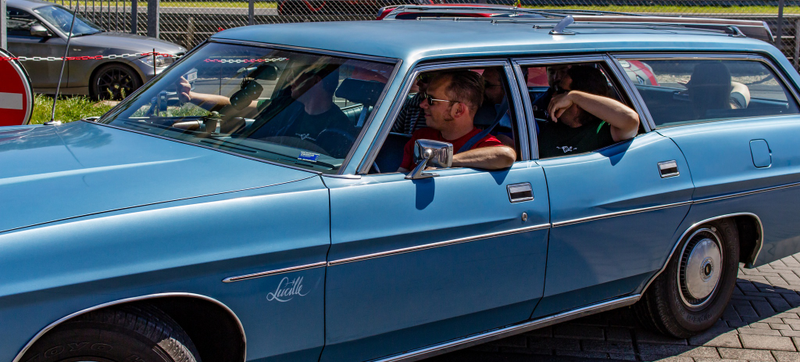 I get by with a little help from my friends. Note the custom pinstriping. Photo Credit: Frank Wäterling